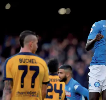  ??  ?? Incornata Koulibaly esulta dopo il colpo di testa che ha battuto Nicolas. È la svolta della partita