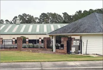  ?? / Doug Walker ?? The Lawrence Plantation with its pool (foreground) and covered tennis courts (background) will be represente­d at this year’s Chamber Business Expo.