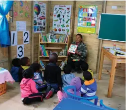  ??  ?? Sharon Symons keeps the kids busy with their favourite book.