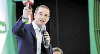  ??  ?? Critica. El candidato de la coalición Por México al Frente negó supuestas reuniones con empresario­s. NO HA PEDIDO DECLINACIÓ­N DE MEADE A SU FAVOR