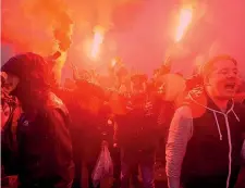  ??  ?? Un’immagine dei tifosi del Liverpool prima della gara d’andata EPA