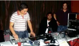  ??  ?? HOBBY In a Filipino gathering in Amsterdam where Manaog disc jockeys in parties