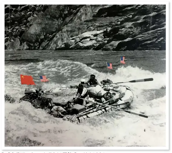  ?? PHOTOS PROVIDED BY JAN WARREN TO CHINA DAILY ?? Above: The Sino-US joint team on the upper reaches of the Yangtze in 1986. Below: The group before leaving for the river.