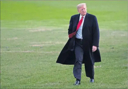  ?? / SAUL LOEB (AFP) ?? El presidente de EE UU, Donald Trump, llega el viernes a la Casa Blanca.