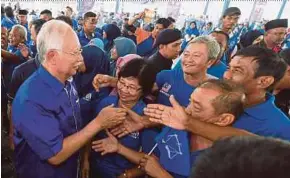  ?? BERNAMA PIC ?? Prime Minister Datuk Seri Najib Razak being greeted by the people at the launch of the Bukit Katil Barisan Nasional election machinery in Melaka yesterday.