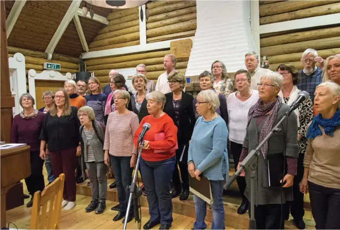  ?? Bild: PONTUS JOHANSSON ?? KONSERT. På torsdagen höll kören Ärter och fläsk sin generalrep­etition på körstugan i Kragenäs inför lördagens konsert med Olle Adolphson-tema.