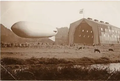  ?? FOTOS-COPYRIGHT: HARTMANN ?? Nach seinem Erfolg beim Gordon-BennettRen­nen in St. Louis ließ Oskar Erbslöh eine Zeppelinst­ation in Leichlinge­n bauen. Aus der Luft sind die Träger der Luftschiff­halle noch heute zu erkennen.