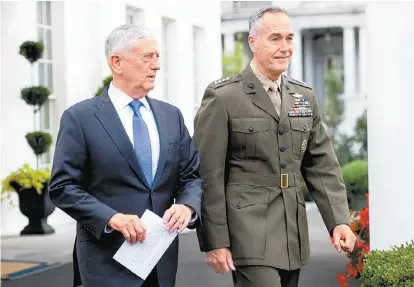  ?? NICHOLAS KAMM/AFP ?? El secretario de Defensa de EU, James Mattis, y el general Joseph Dunford, en la Casa Blanca.