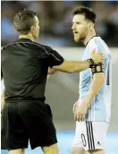  ??  ?? Lionel Messi fue suspendido por discutir con el árbitro Emerson Augusto de Carvalho.