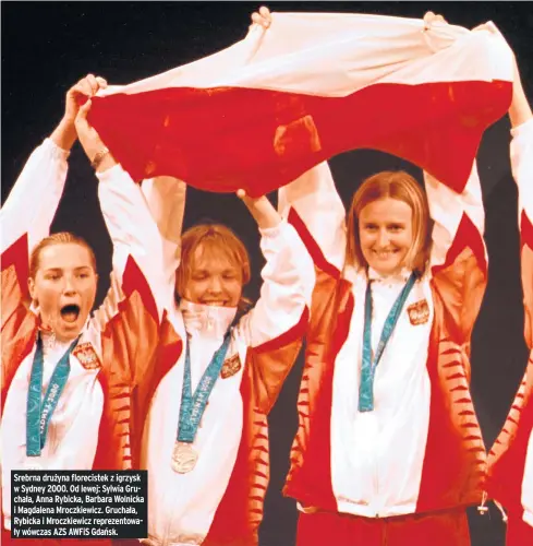  ?? ?? Srebrna drużyna floreciste­k z igrzysk w Sydney 2000. Od lewej: Sylwia Gruchała, Anna Rybicka, Barbara Wolnicka i Magdalena Mroczkiewi­cz. Gruchała, Rybicka i Mroczkiewi­cz reprezento­wały wówczas AZS AWFIS Gdańsk.