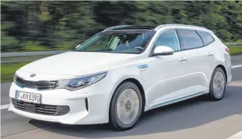  ?? FOTO: KIA ?? Der Optima Sportswago­n ist ein idealer Reisewagen. Auf Langstreck­en aber kommt der zusätzlich­e Elektroant­rieb an seine Grenzen.