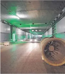  ?? FOTO: IMAGO ?? Der Tunnel am Luise-Kiesselbac­h-Platz vor der Fertigstel­lung. Künftig rollen dort täglich bis zu 120 000 Fahrzeuge durch.