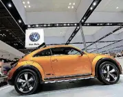  ?? [PHOTO BY KRISZTIAN BOCSI, BLOOMBERG] ?? A VW Beetle Dune concept automobile is on display in Leipzig, Germany in 2014.