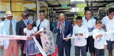  ?? ?? The Vice President cutting the ribbon to mark the official opening of the mall