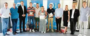  ?? Foto: Chris Karaba ?? Die Gewinner des Wettbewerb­s „d’Terrass vum Joer“nahmen ihre Preise am Hauptsitz des „Luxemburge­r Wort“entgegen.