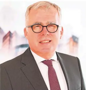  ?? FOTO: NRW.BANK ?? Profitable Wertanlage mit sozialem Mehrwert: Dietrich Suhlrie, Vorstandsm­itglied der NRW.BANK, weist auf die Fördermögl­ichkeiten für Investoren im Wohnungsba­u hin.