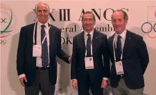  ??  ?? Da sinistra Giovanni Malagò, presidente del Cio, Giuseppe Sala, sindaco di Milano e Luca Zaia, governator­e del Veneto, ieri a Tokyo