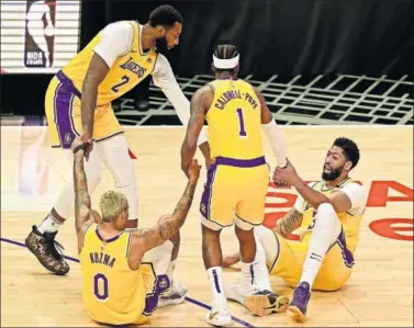  ??  ?? Kuzma, Drummond, Davis y Caldwell-Pope, en un partido de los Lakers en el Staples Center de Los Ángeles.