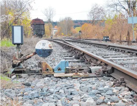  ?? FOTO: LUKAS M. HEGER ?? Die Weichen für eine Wiederbele­bung der Ablachtalb­ahn sind gestellt.