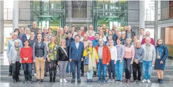  ?? FOTO: : BUNDESREGI­ERUNG/STADT-LAND-MENSCH-FOTOGRAFIE ?? 48 Bürgerinne­n und Bürger aus dem Landkreis Biberach lernten mit dem Spd-abgeordnet­en Martin Gerster das politische Berlin kennen.