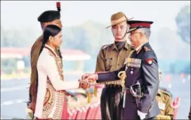  ??  ?? Chief of Army Staff General Manoj Mukund Naravane hands over a Sena Medal to Arti Devi, wife of martyr N K Thorat Popatrao, during the Army Day Parade in New Delhi on Wednesday.
ANI