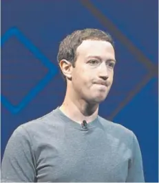  ??  ?? ► El fundador de Facebook, Mark Zuckerberg, habla durante una conferenci­a anual, en abril de 2017.