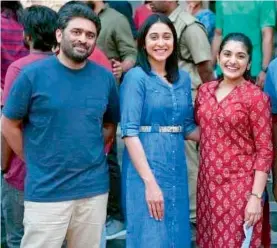  ??  ?? Sudheer Varma with Regina Cassandra and Nivetha Thomas on the sets