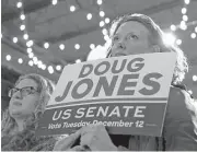  ?? Justin Sullivan / Getty Images ?? Democratic candidate Doug Jones will need to draw the votes of young people and African-Americans and peel away some white Republican­s to win.