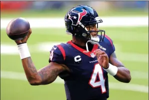  ?? CARMEN MANDATO/GETTY IMAGES ?? Deshaun Watson of the Houston Texans in action against the Tennessee Titans on Jan. 3 in Houston.
