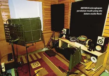 ??  ?? ANTARA kelengkapa­n peralatan muzik yang ada
dalam studio Rosli.