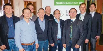  ??  ?? Der neue BBV Kreisvorst­and der Männer: (von links) Gerhard Östreicher, Christian Schnierle, Friedrich Weng, Michael Mair, Christian Glas, Jürgen Wörner, Simon Michel, Karlheinz Götz und Markus Müller (Leiter Hauptgesch­äftsstelle Schwaben).