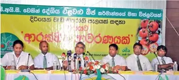  ??  ?? Waruna Madawanara­chchi-director CIC Seeds (third from left) addressing the media along with other officials of CIC Agri Businesses (from left) Wasantha Duggannara­la-agri Ambassador, Marlon Fernandopu­lle-director HR and Corporate Affairs, Keerth Kotagama-md/ceo, Sujith Dematagoda-executive Director and Dr. Sumith Abeysiriwa­rdene-senior Consultant