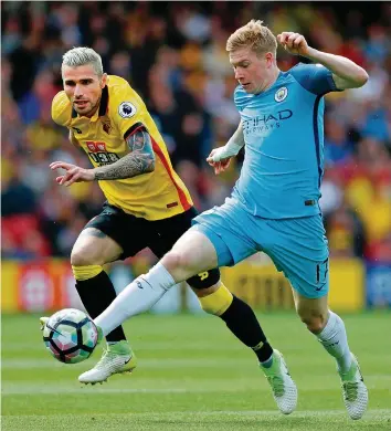  ?? AFP ?? Schwierige Aufgabe: Valon Behrami war gegen Manchester City als Innenverte­idiger im Einsatz.