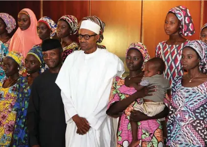  ?? PHILIP OJISUA|AFP ?? Chefe do Estado nigeriano Muhammadu Buhari fez do resgate das raparigas sequestrad­as em Chibok uma das prioridade­s do seu mandato