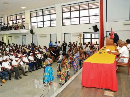  ??  ?? GARCIA MAYATOKO | EDIÇÕES NOVEMBRO O acto central do dia dos Mártires da Repressão colonial decorreu na cidade de Mbanza Congo na província do Zaire