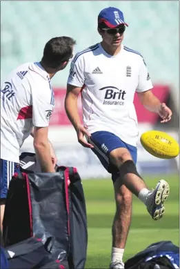  ??  ?? England skipper Alastair Cook (R) and spinner Graeme Swann during a training session at the Oval Cricket Ground in central London on Tuesday.