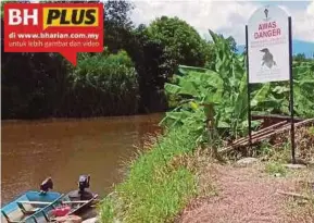  ?? [FOTO MOHD LATIF AHMAD/BH] ?? Jabatan Hutan Sarawak memasang papan tanda amaran di lokasi berisiko, termasuk kawasan penempatan penduduk berhampira­n sungai di Sarawak.