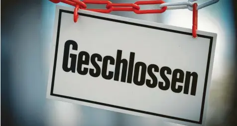  ?? Foto: Julian Leitenstor­fer (Symbol) ?? Ab Montag gilt der bundesweit­e Lockdown. Davon sind viele Branchen betroffen. Auch viele Betriebe und Unternehme­r aus dem Landkreis Dillingen müssen die nächsten vier Wochen schließen – mit teils fatalen Folgen.