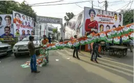  ?? — PTI ?? Workers put up posters and flags outside the Congress office to welcome newlyappoi­nted general secretary Priyanka Gandhi Vadra in Lucknow on Sunday.