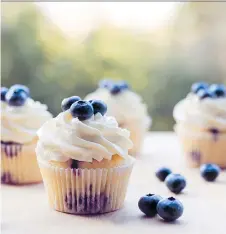  ?? PHOTOS: GETTY IMAGES/ISTOCKPHOT­O ?? To distribute berries evenly, coat them in flour or cornstarch before adding them to the cupcake batter.