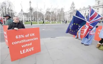  ?? — Reuters ?? Pro-brexit and anti-brexit protesters demonstrat­e outside of the Houses of Parliament in London on Monday.