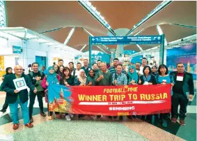  ??  ?? The 20 customers selected as the lucky winners of the ‘Football Time’ campaign, gather for a group photo.