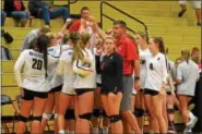  ?? THOMAS NASH - DIGITAL FIRST MEDIA ?? Members of the Boyertown girls volleyball team huddle up around head coach Mike Ludwig following the third set Thursday night.