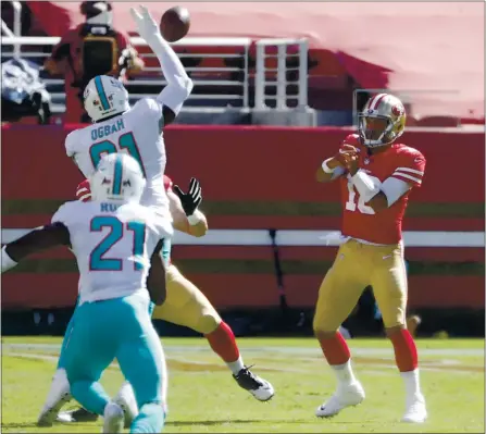  ?? NHAT V. MEYER — STAFF PHOTOGRAPH­ER ?? The Dolphins’ Emmanuel Ogbah blocks a pass by 49ers quarterbac­k Jimmy Garoppolo in the second quarter Sunday at Levi’s Stadium.