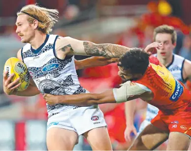  ?? Picture: GETTY IMAGES ?? DON’T ARGUE: Tom Stewart helped the Cats brush Gold Coast aside on Saturday night.