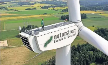  ?? FOTO: NATURSTROM ?? Im Windpark Scheßlitz-Königsfeld nahm Naturstrom Windräder in Betrieb. Die Anlagen erzeugen pro Jahr 13,5 Mio. kWh Windstrom, genug für etwa 4500 Haushalte. 2014 wurde die Anlage noch einmal erweitert.