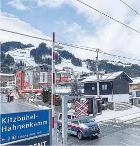  ??  ?? Bisher platzte die Haltestell­e Hahnenkamm aus allen Nähten, heuer ist sie leer. JÄNNER 2021