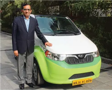  ??  ?? ⇦ Dr. Pawan Goenka, MD, Mahindra &amp; Mahindra Ltd., with the e2o Plus e-taxi at Nagpur.