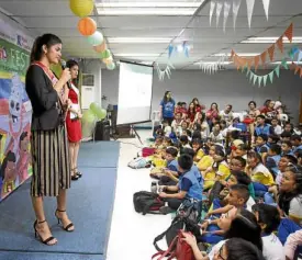  ??  ?? CAPTIVATED KIDS Guest readers Miss Asia Pacific Internatio­nal 2018 Sharifa Akeel and Mutya ng Pilipinas 2018 first runner-up Mary Justine Teng (left) read “Si Inggolok at ang Planetang Pakaskas” to awestruck schoolkids at the 8th Inquirer Read-Along Festival held at the Inquirer office on Nov. 16 and 17. Inquirer employees (right) entertain the more than 200 attendees.