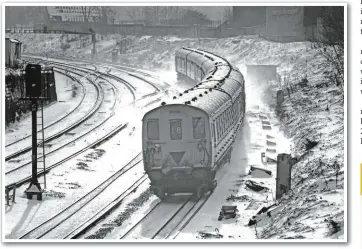  ?? BRIAN MORRISON. ?? Class 414/3 2-HAP 6055 leads a Horsham-London Victoria service through a wintry Clapham Cutting on January 10 1982. The proportion of the electrifie­d network using third rail will reduce once overhead wires are installed on the Great Western and...